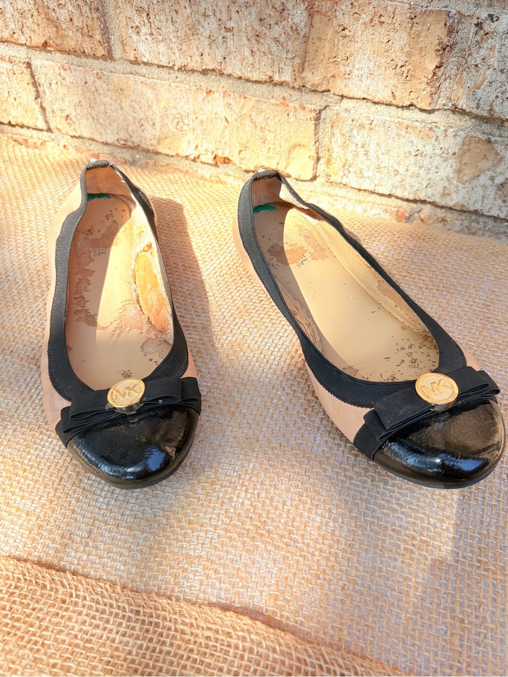 Michael Kors Black and Beige Bow Ballet Flats with Gold MK Emblem size 8.5